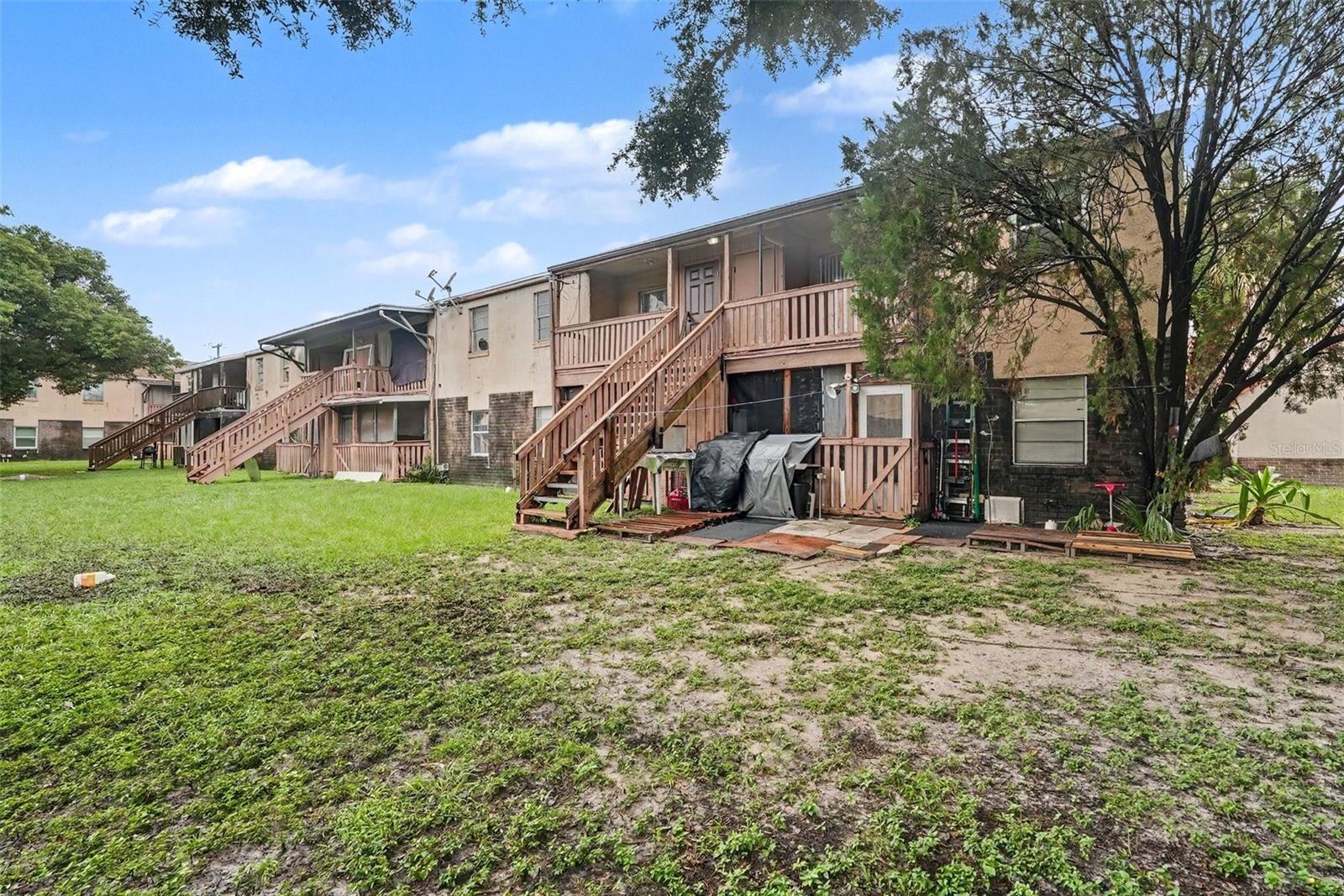305 E WELLINGTON CT #64