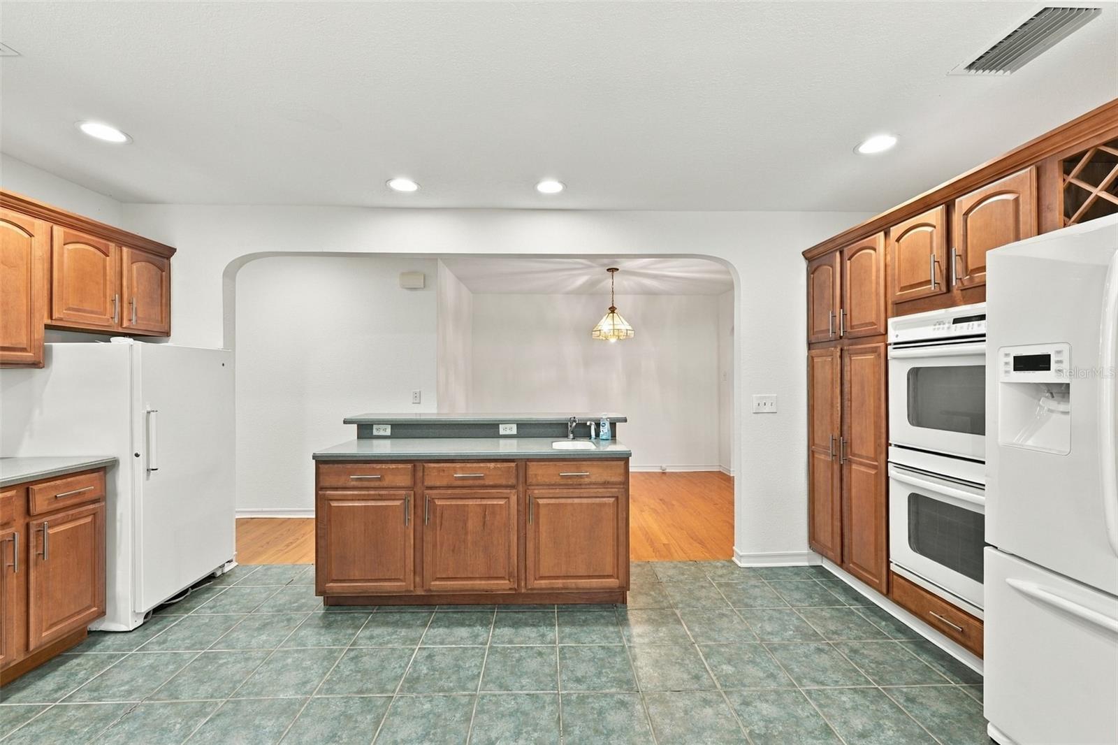 212 S BRADFORD AVE