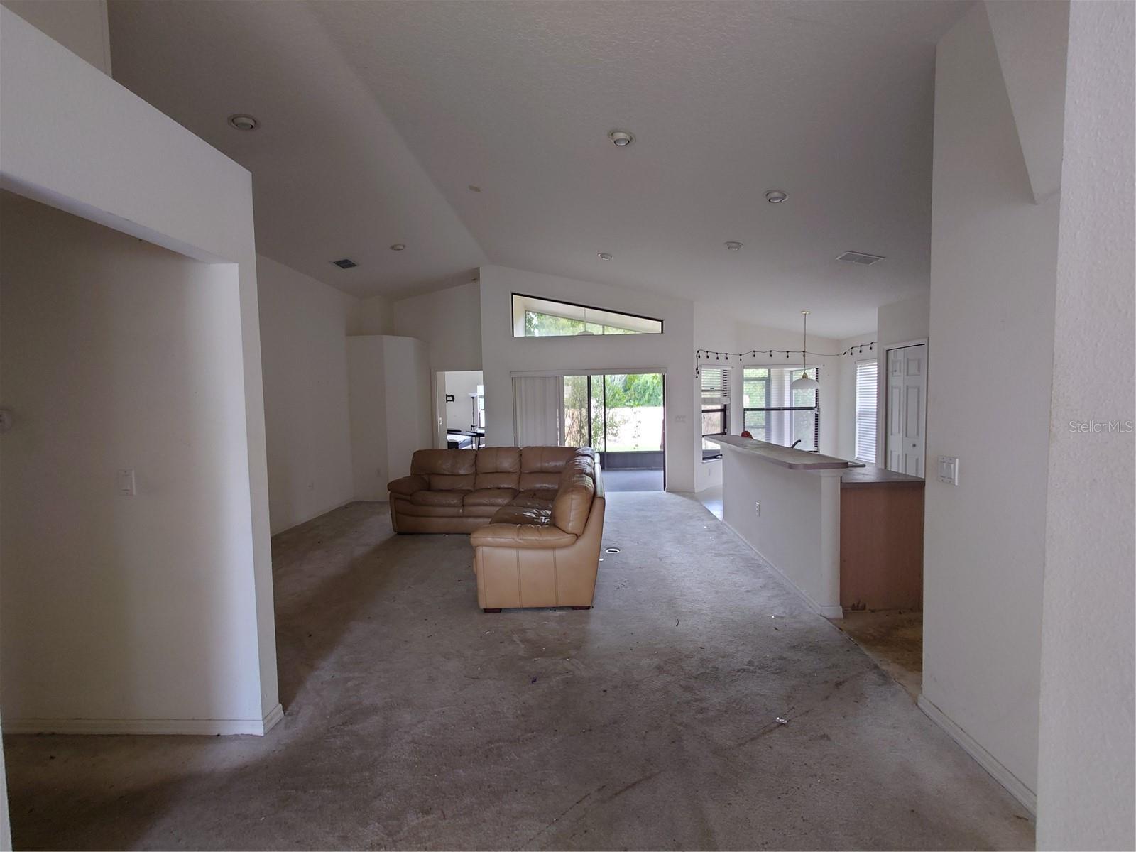 9335 CREEKSIDE CT