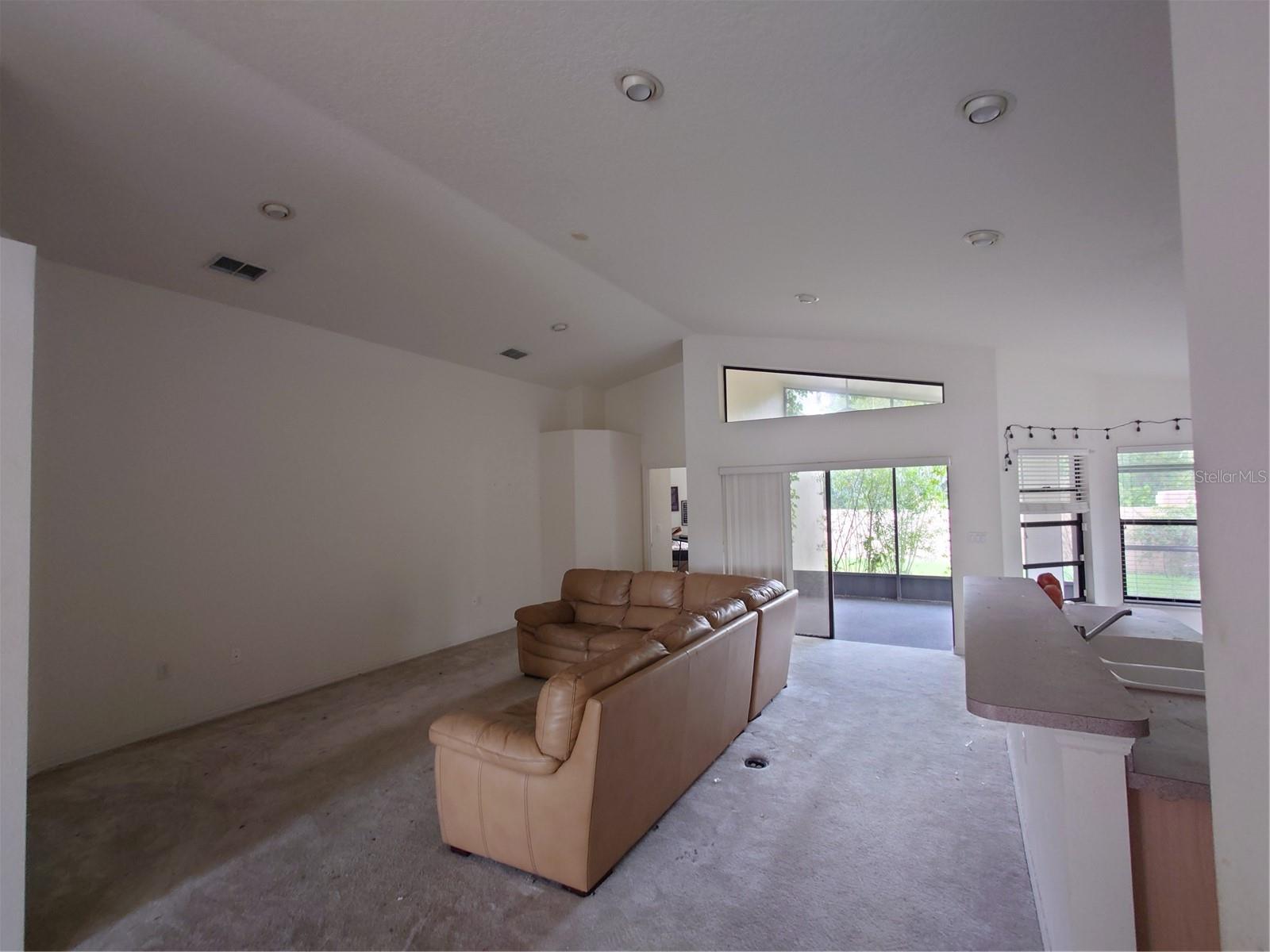 9335 CREEKSIDE CT
