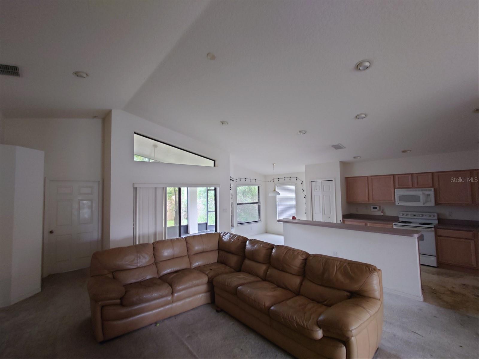9335 CREEKSIDE CT