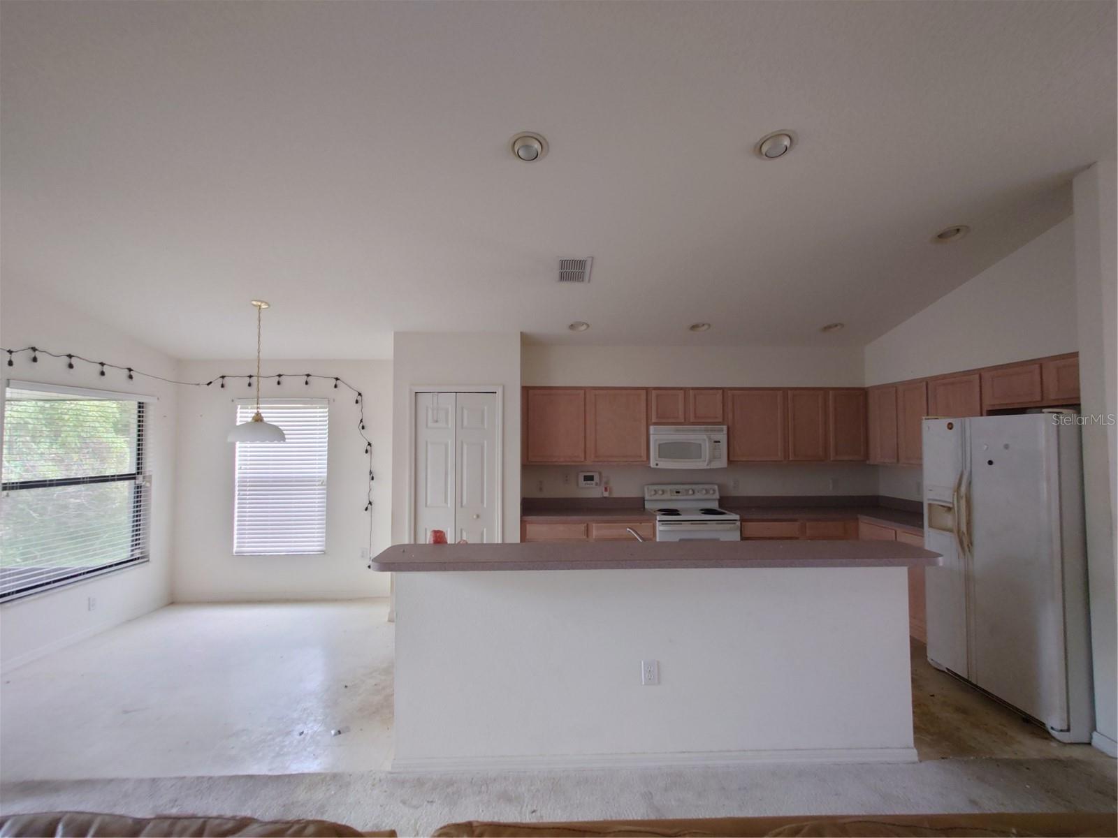 9335 CREEKSIDE CT