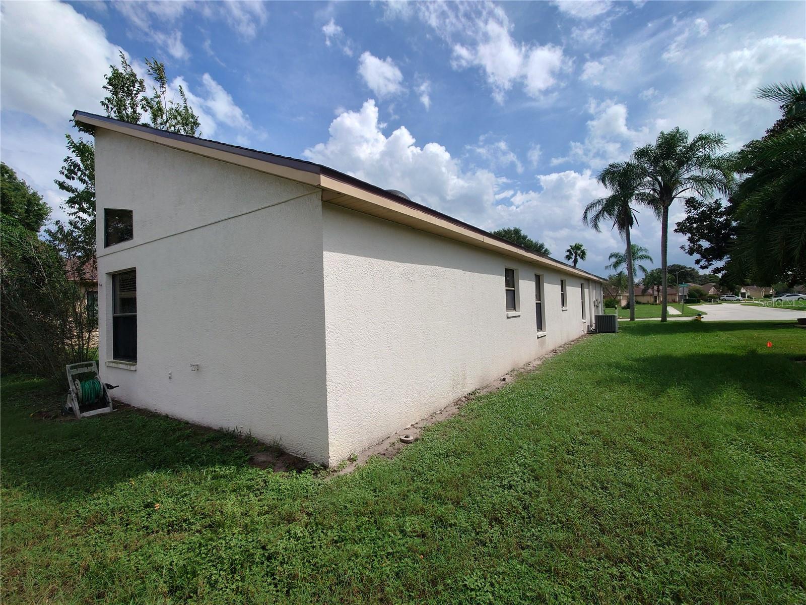 9335 CREEKSIDE CT