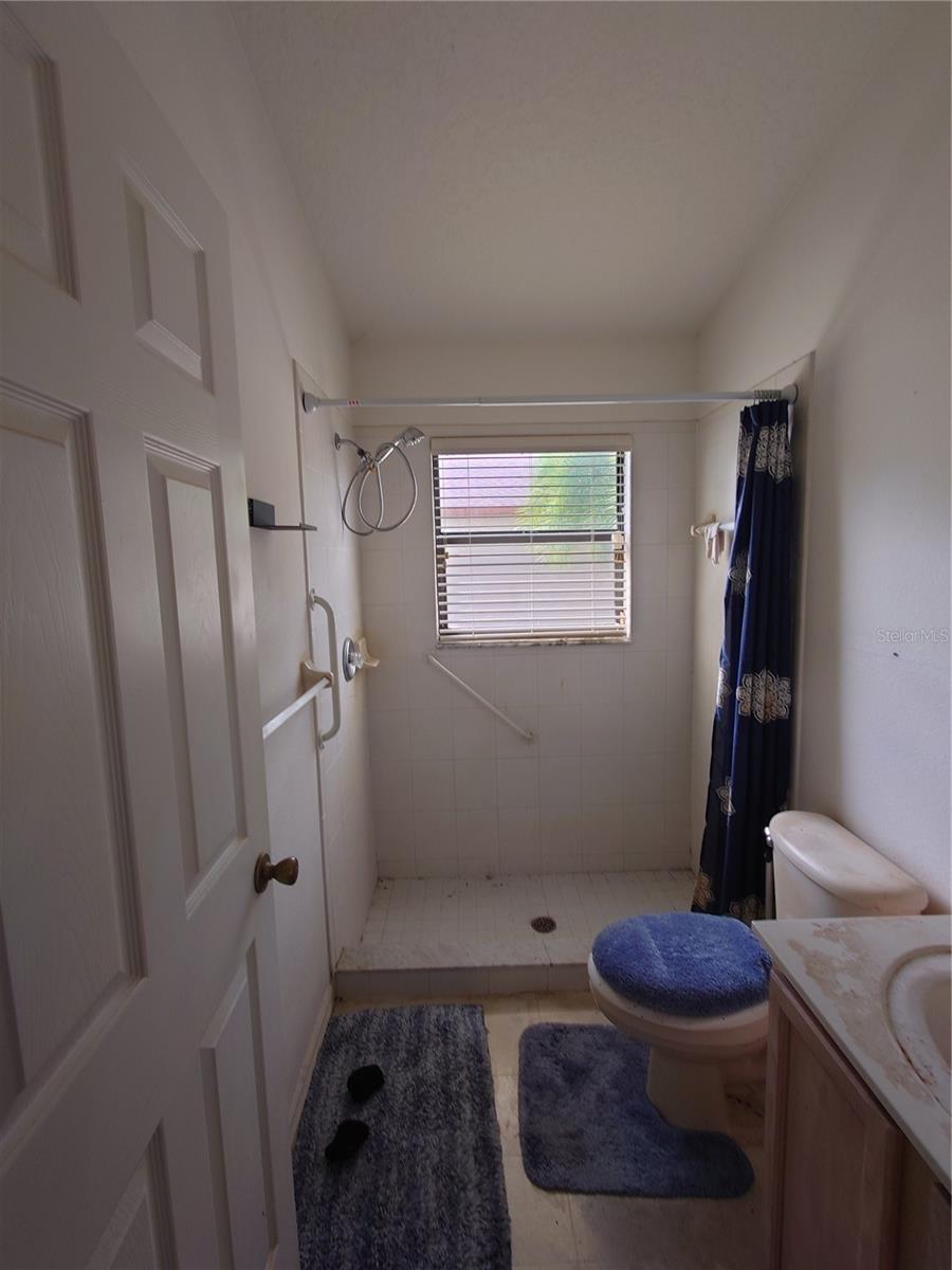 9335 CREEKSIDE CT