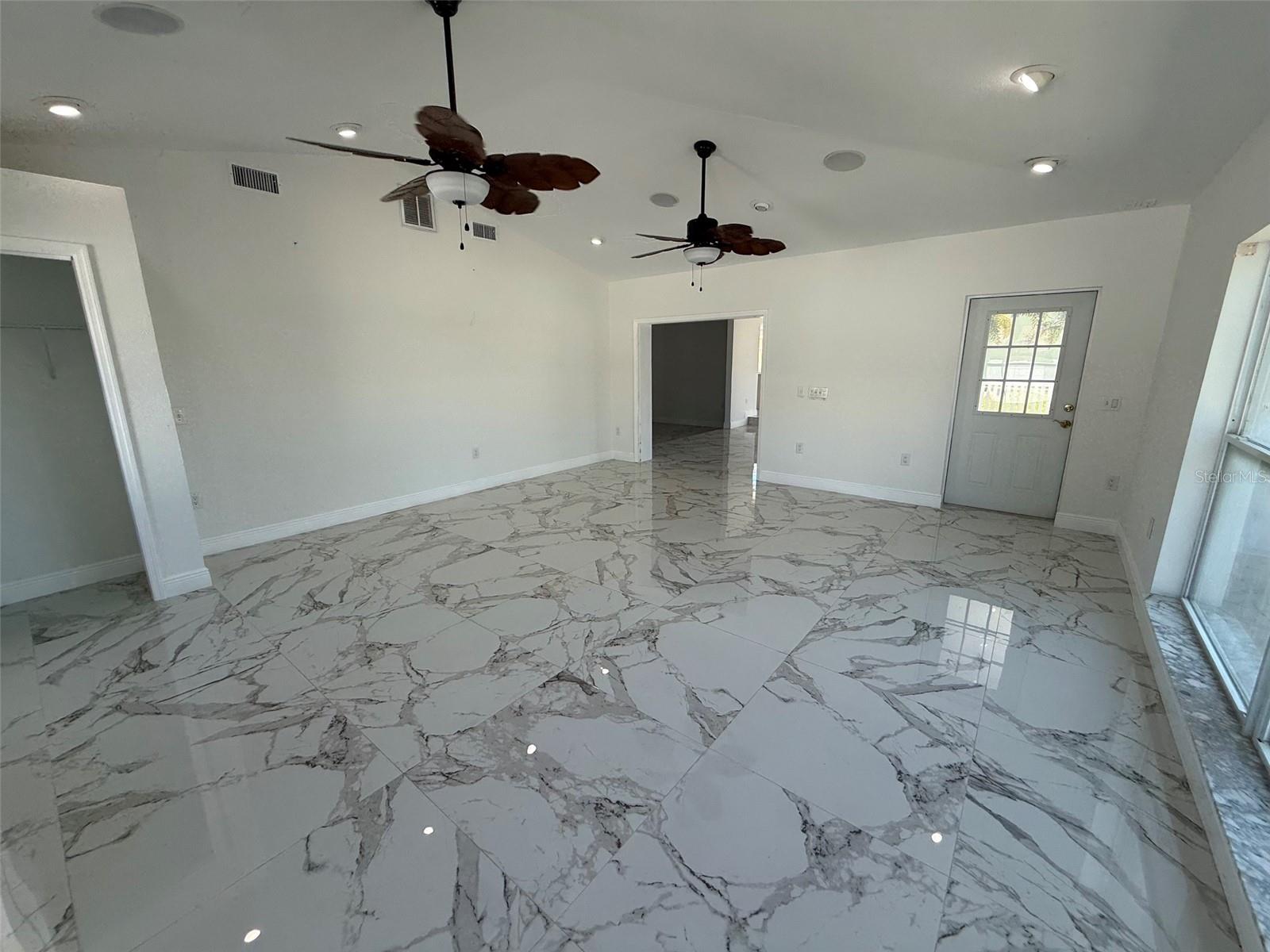 13701 GARRIS DR