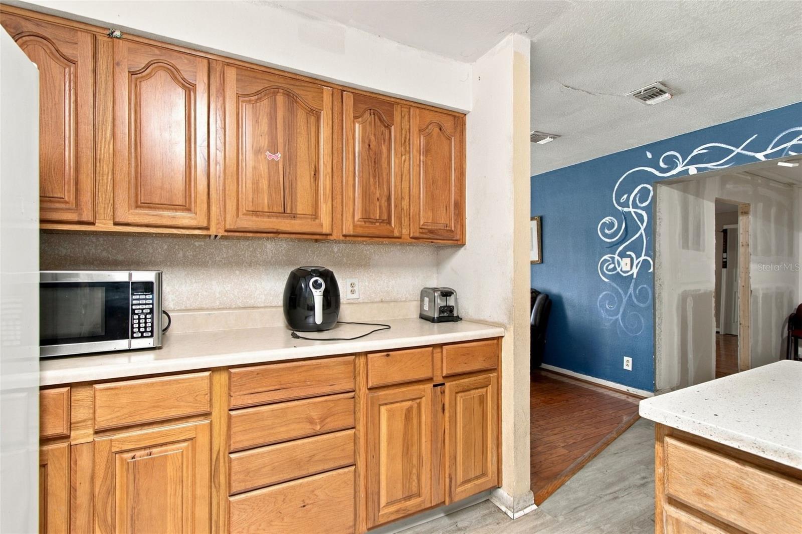 8010 SHARON DR