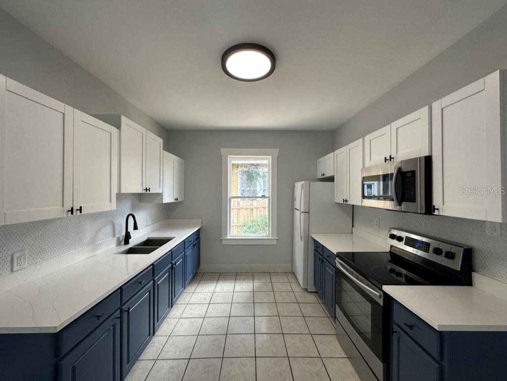 1021 E CAYUGA ST