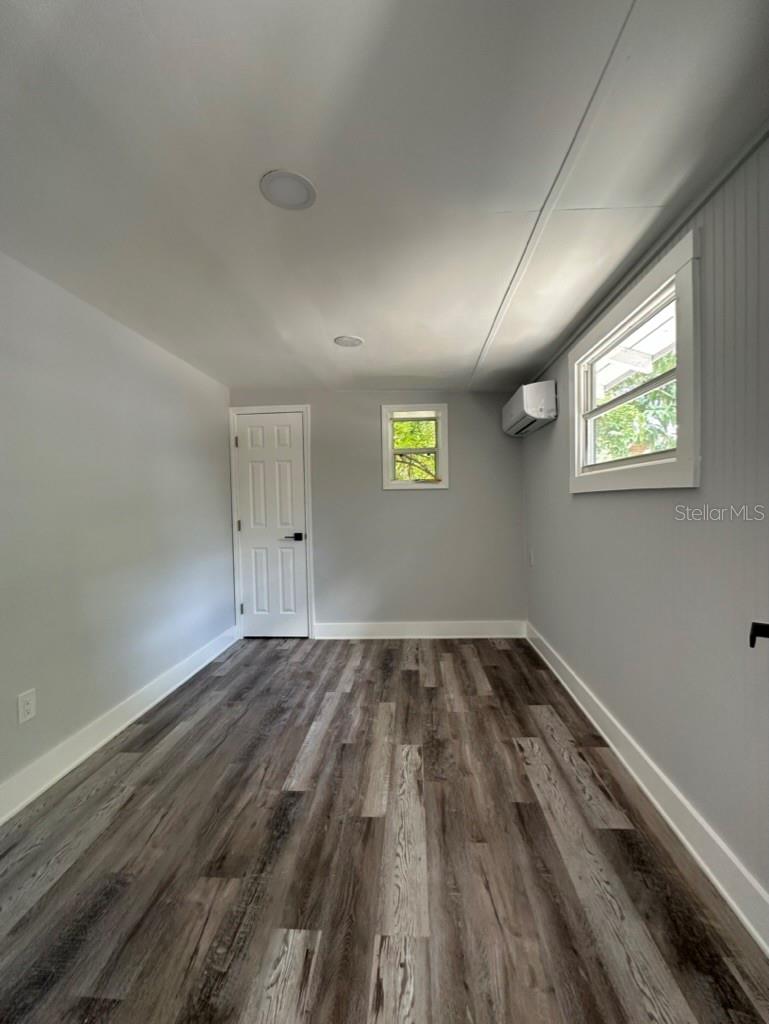 1021 E CAYUGA ST