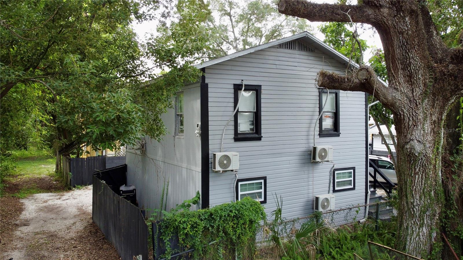 1021 E CAYUGA ST