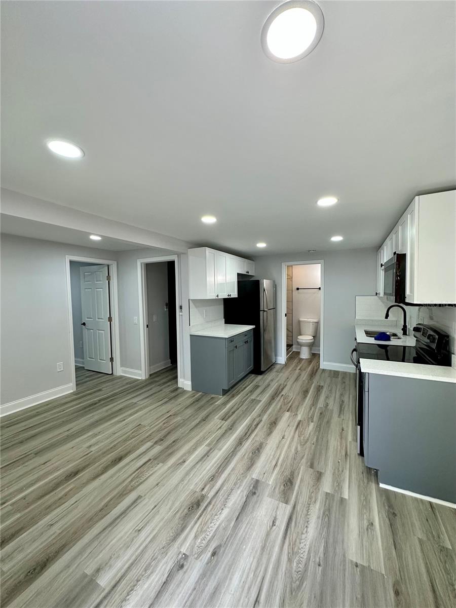 1021 E CAYUGA ST