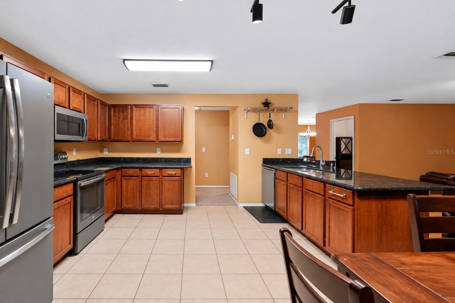 13611 VANDERBILT RD