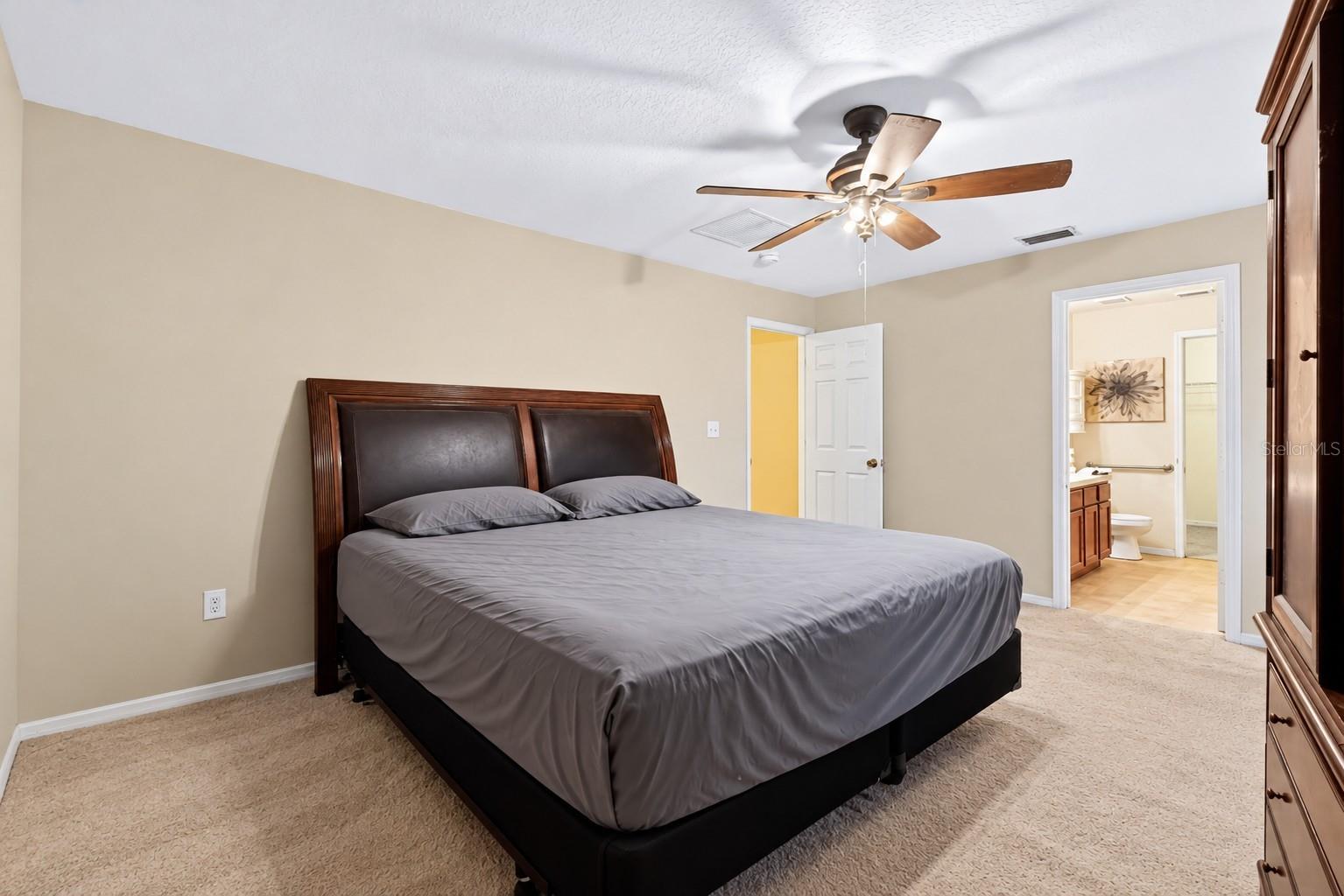 13611 VANDERBILT RD
