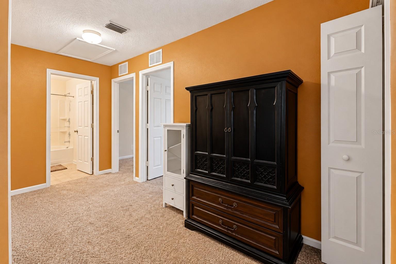 13611 VANDERBILT RD
