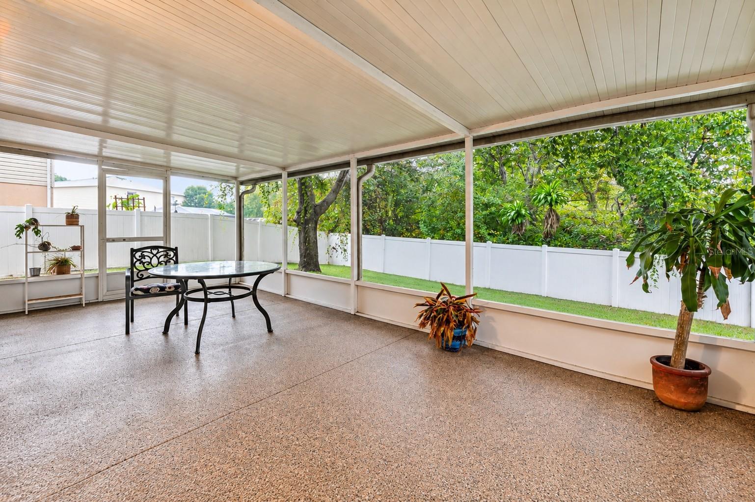 13611 VANDERBILT RD