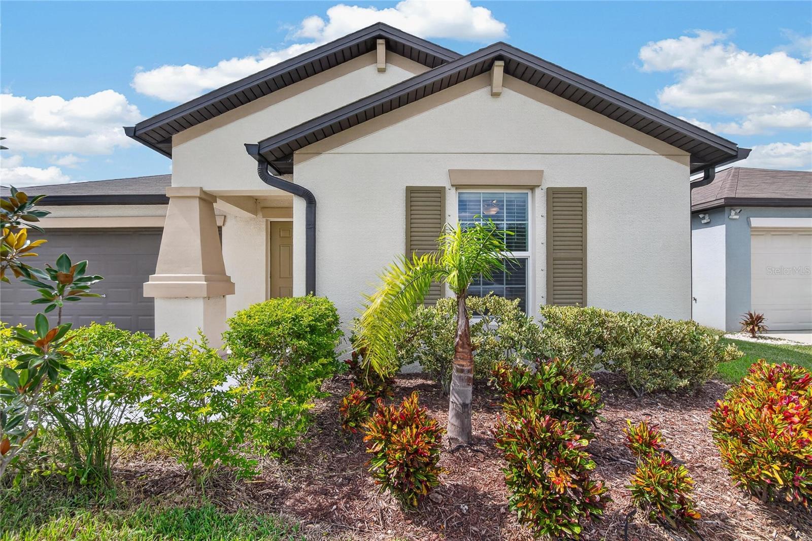 5487 BLUE AZURE DR