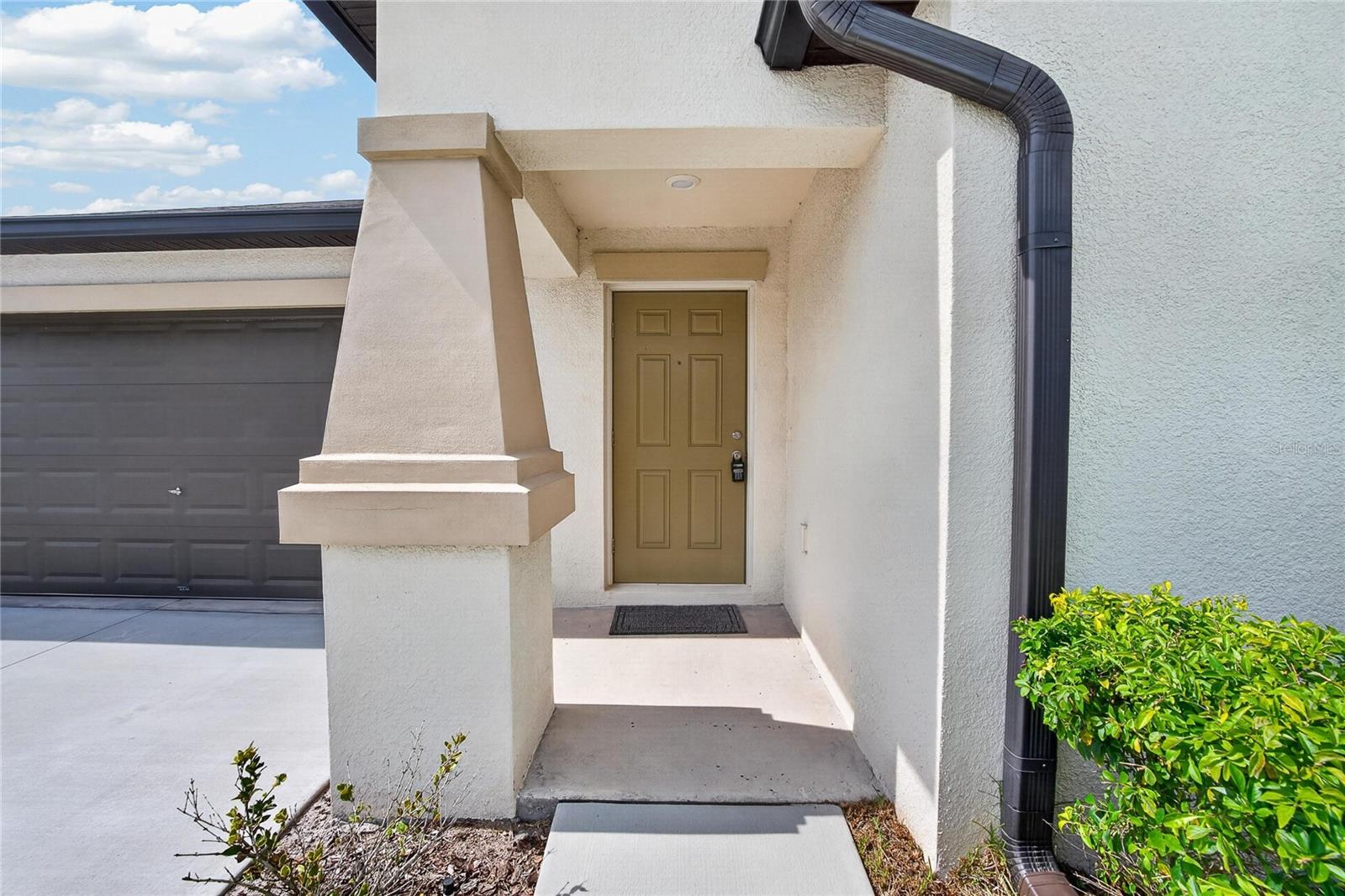 5487 BLUE AZURE DR