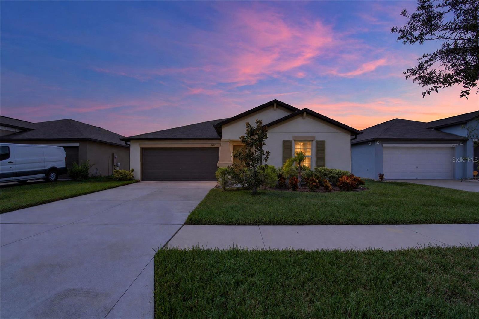 5487 BLUE AZURE DR