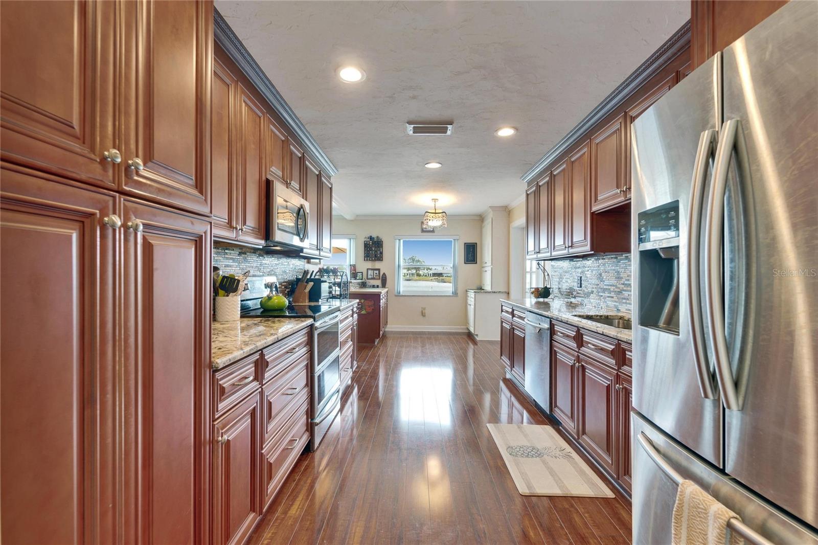 1710 NEW BEDFORD DR