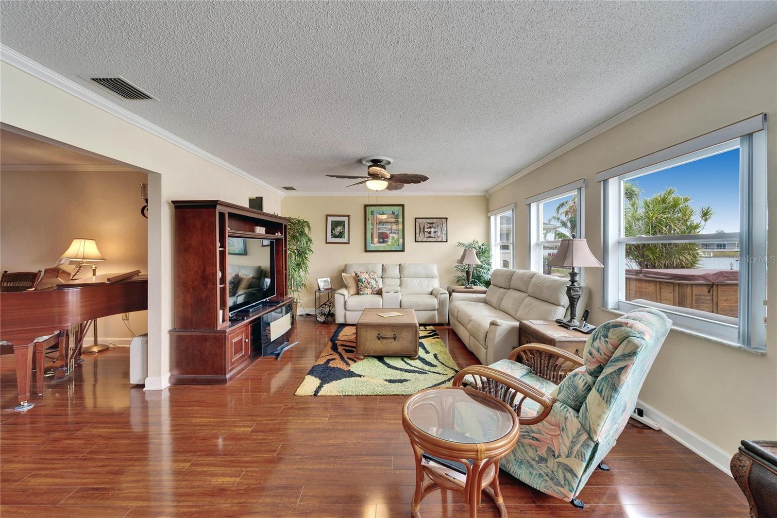 1710 NEW BEDFORD DR