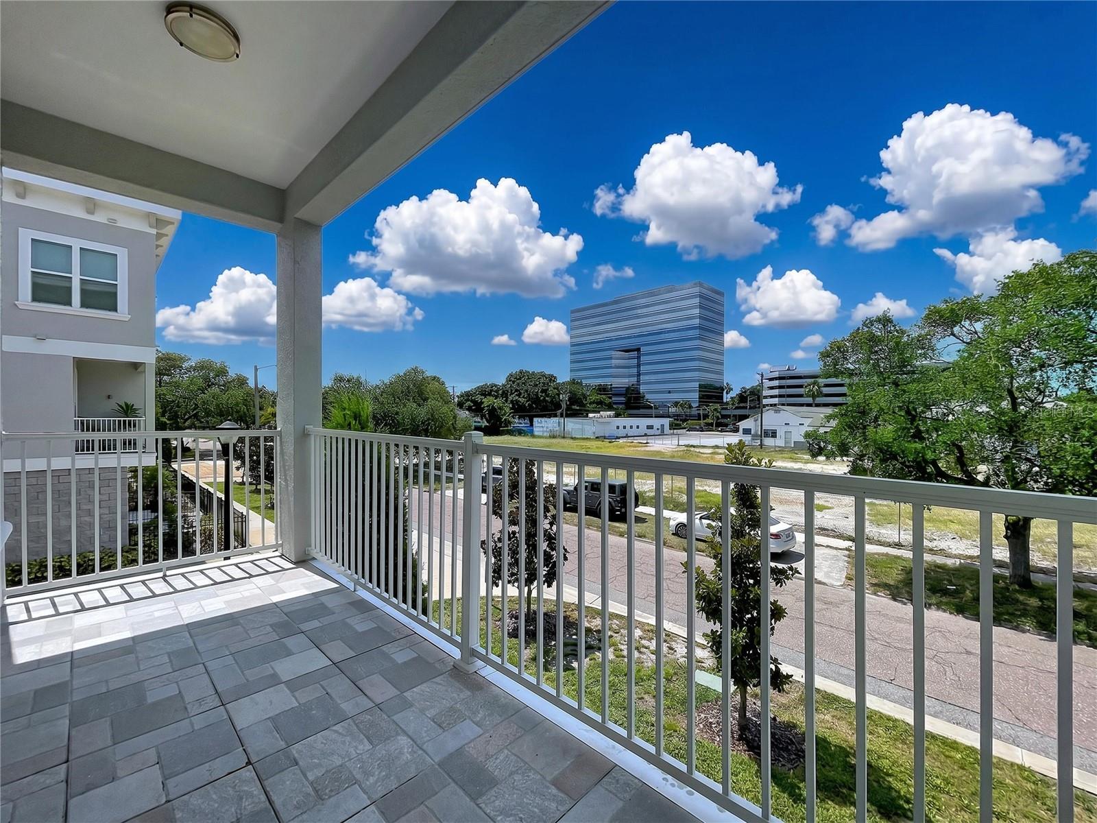 3702 W ROLAND ST #3