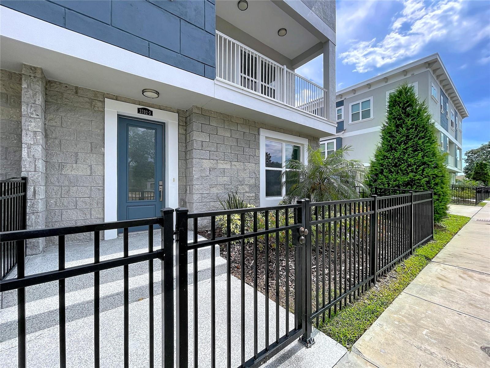 3702 W ROLAND ST #3