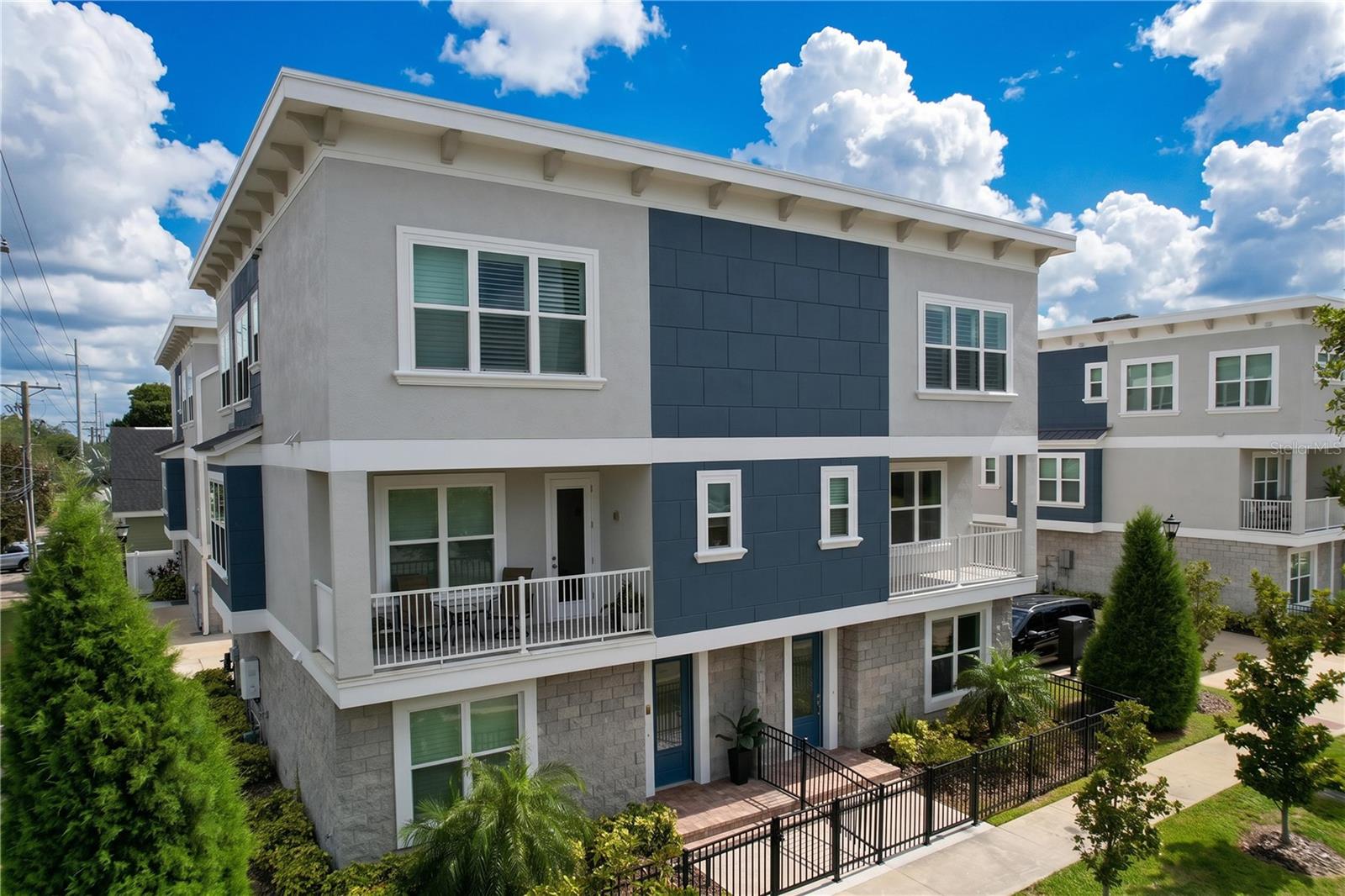 3702 W ROLAND ST #3