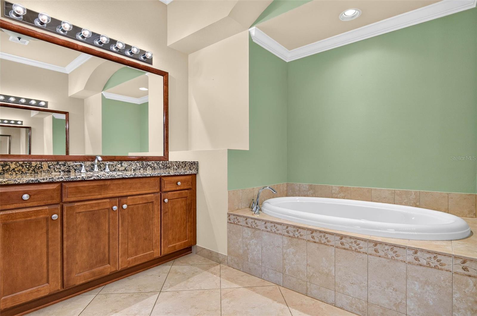 15910 GOLDEN LAKES DR