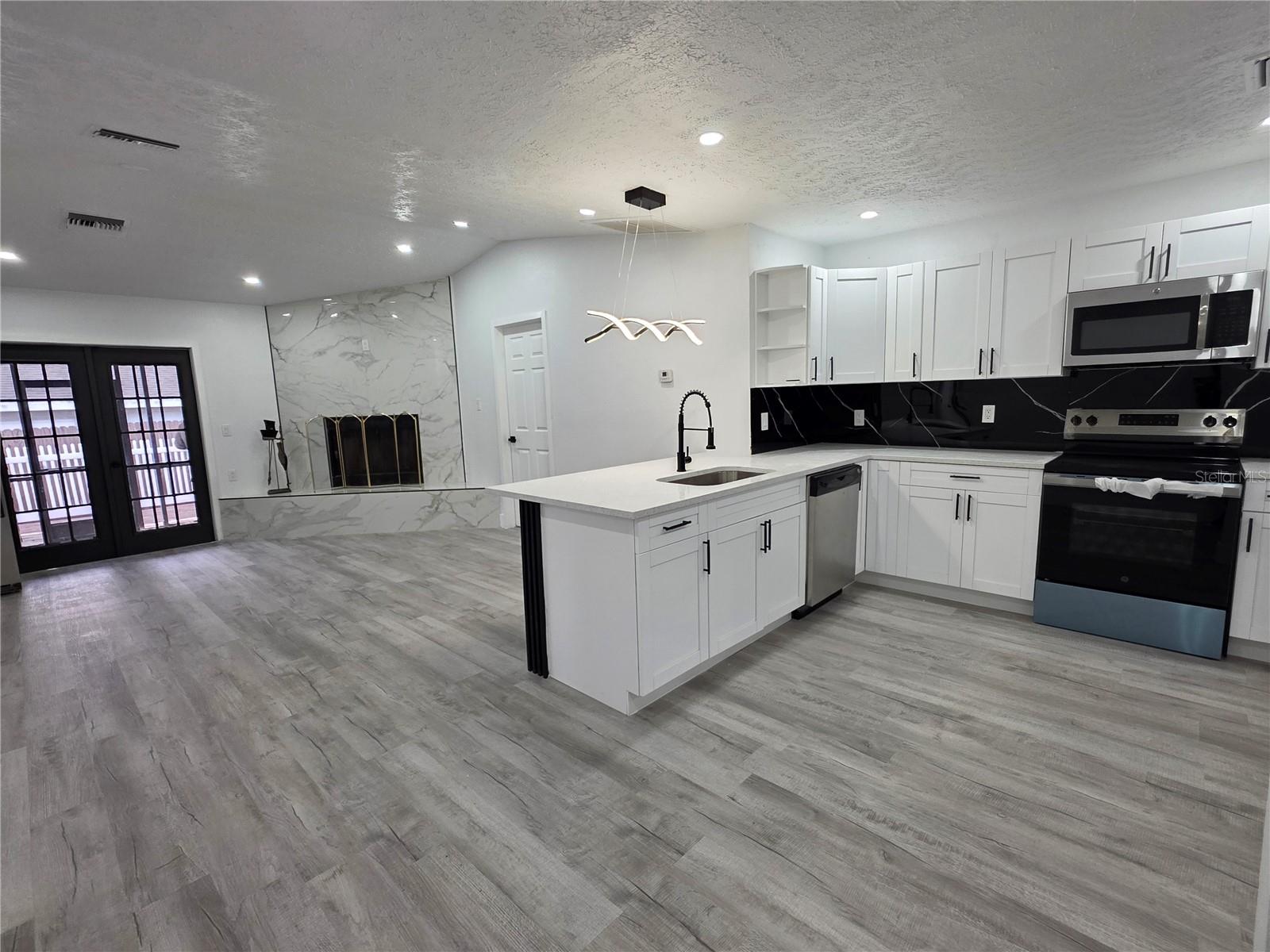 5044 ROANOKE DR