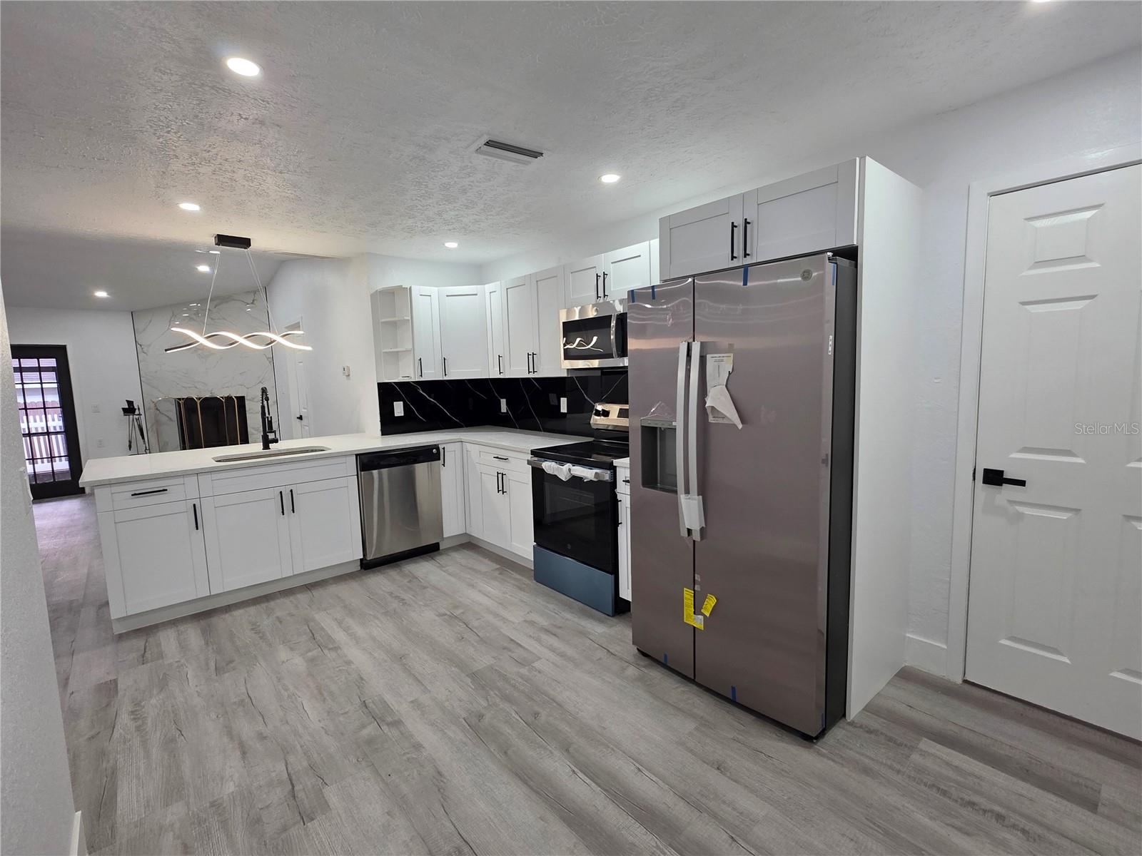 5044 ROANOKE DR