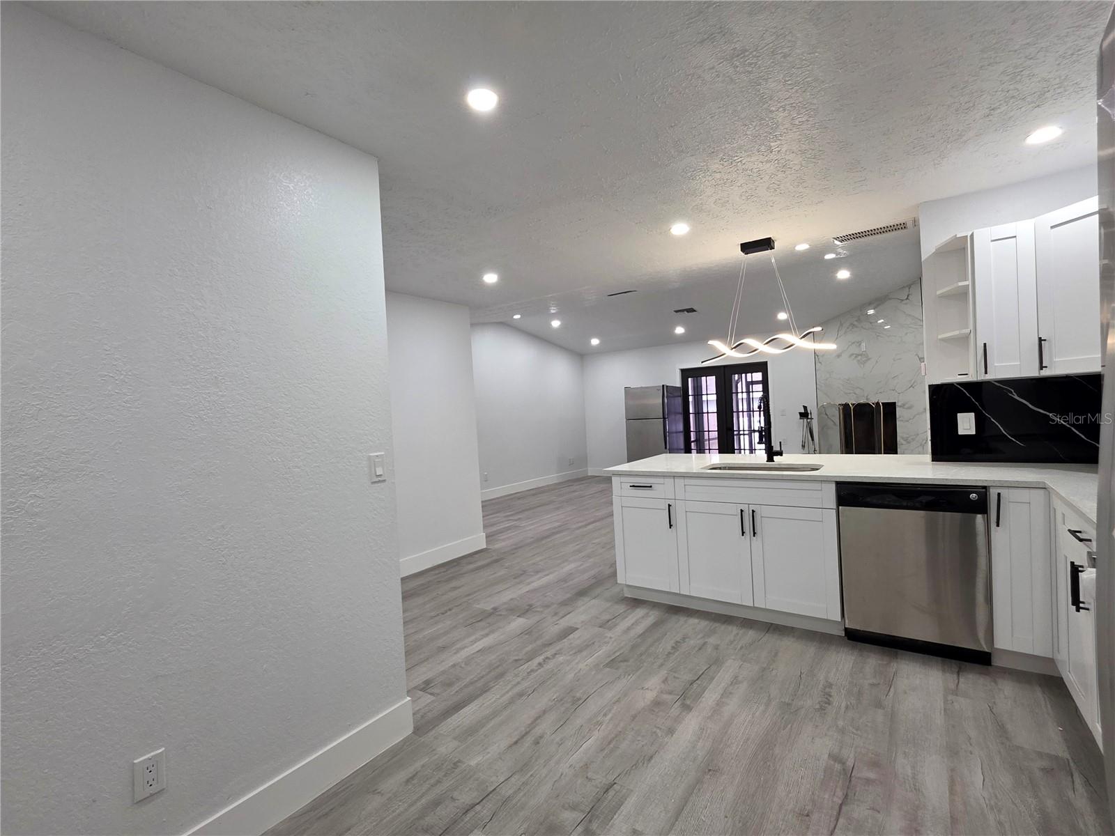 5044 ROANOKE DR