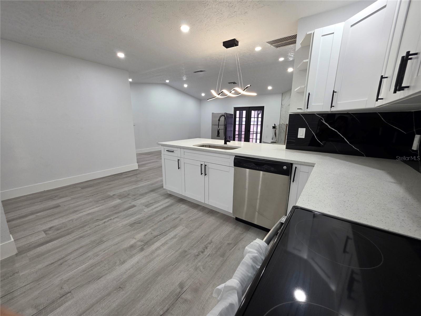 5044 ROANOKE DR