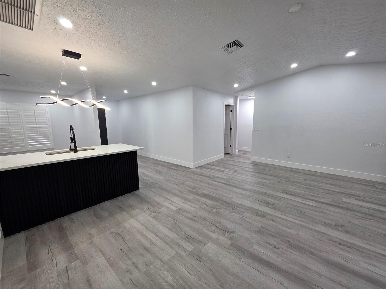 5044 ROANOKE DR