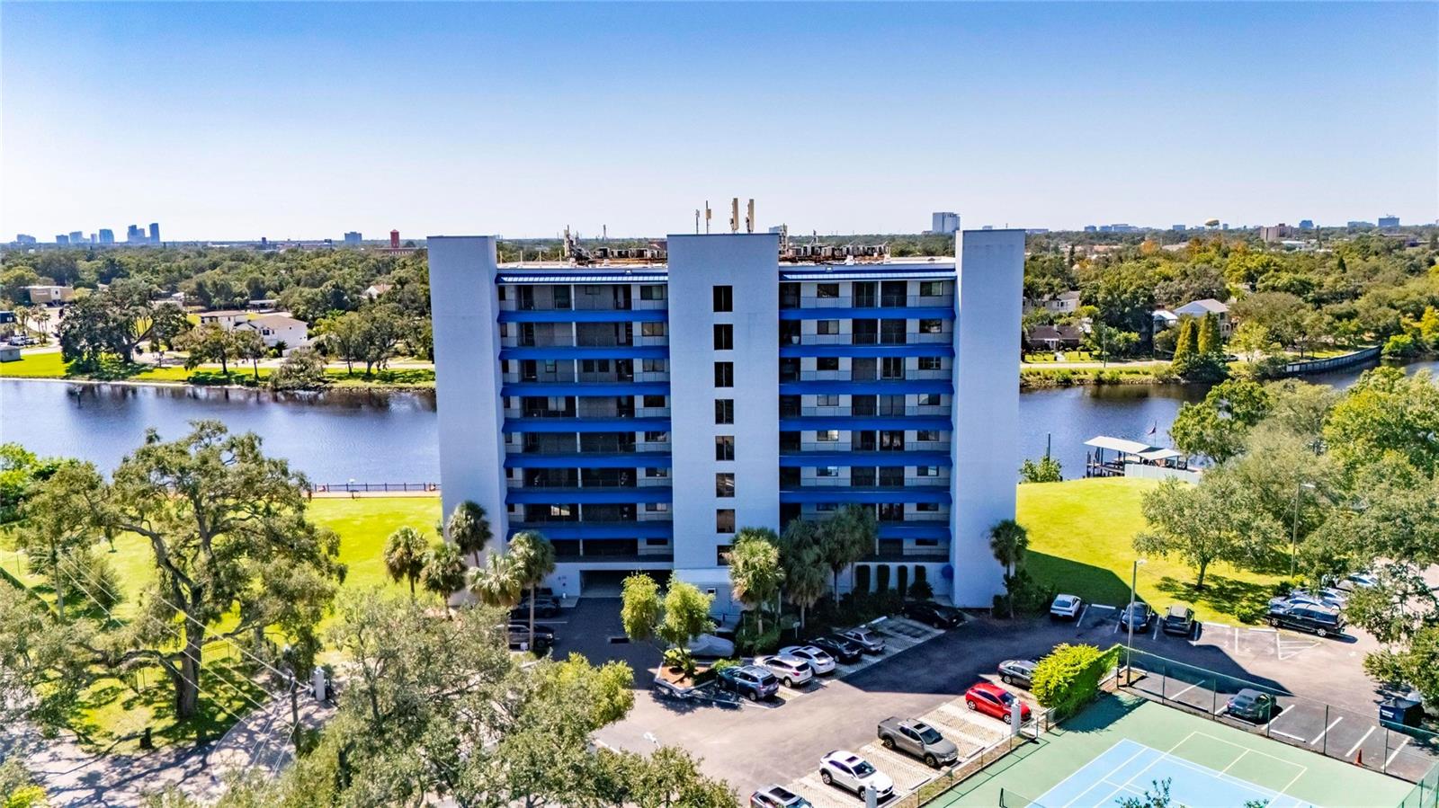 2780 N RIVERSIDE DR #601