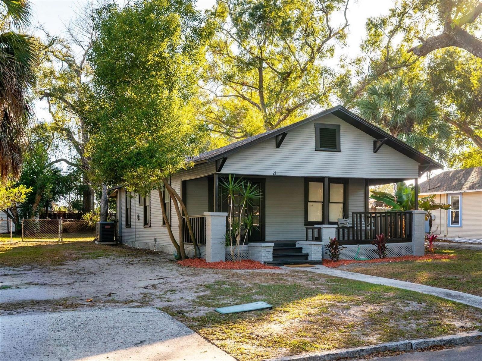 211 E CLUSTER AVE