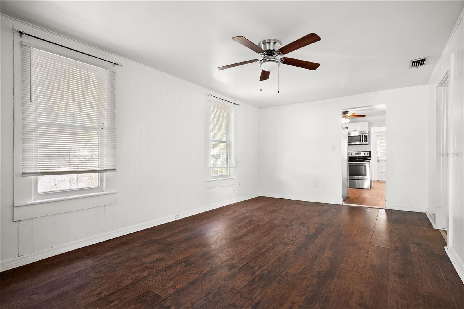 211 E CLUSTER AVE