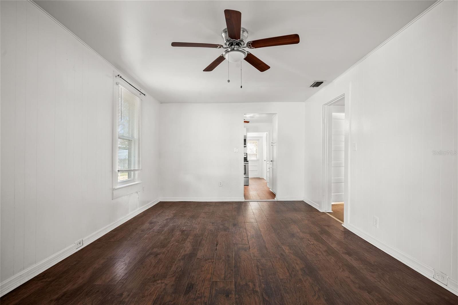 211 E CLUSTER AVE