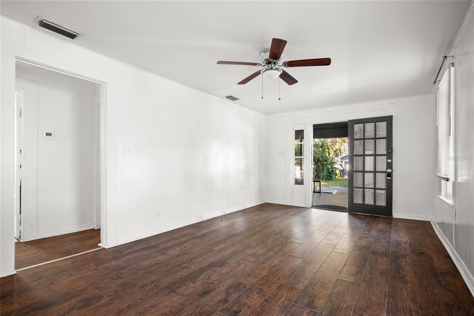 211 E CLUSTER AVE