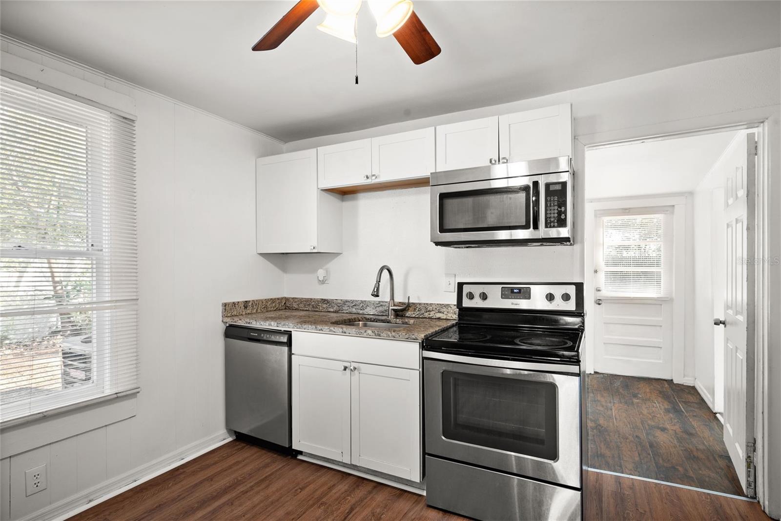 211 E CLUSTER AVE