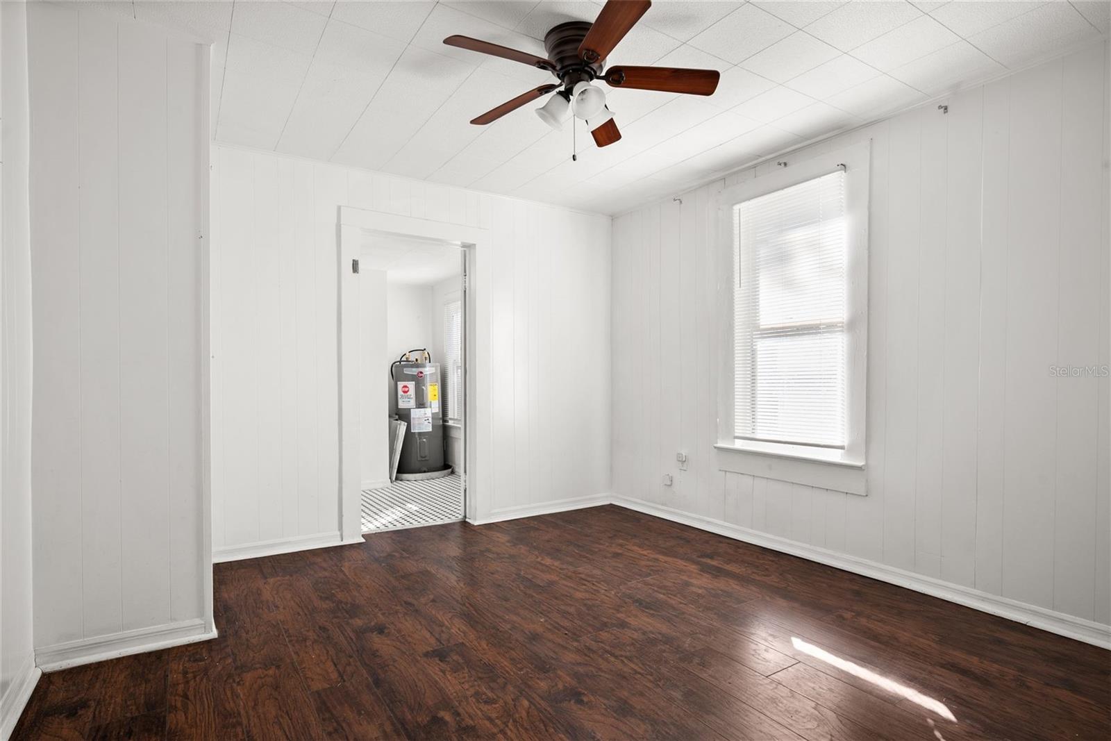 211 E CLUSTER AVE