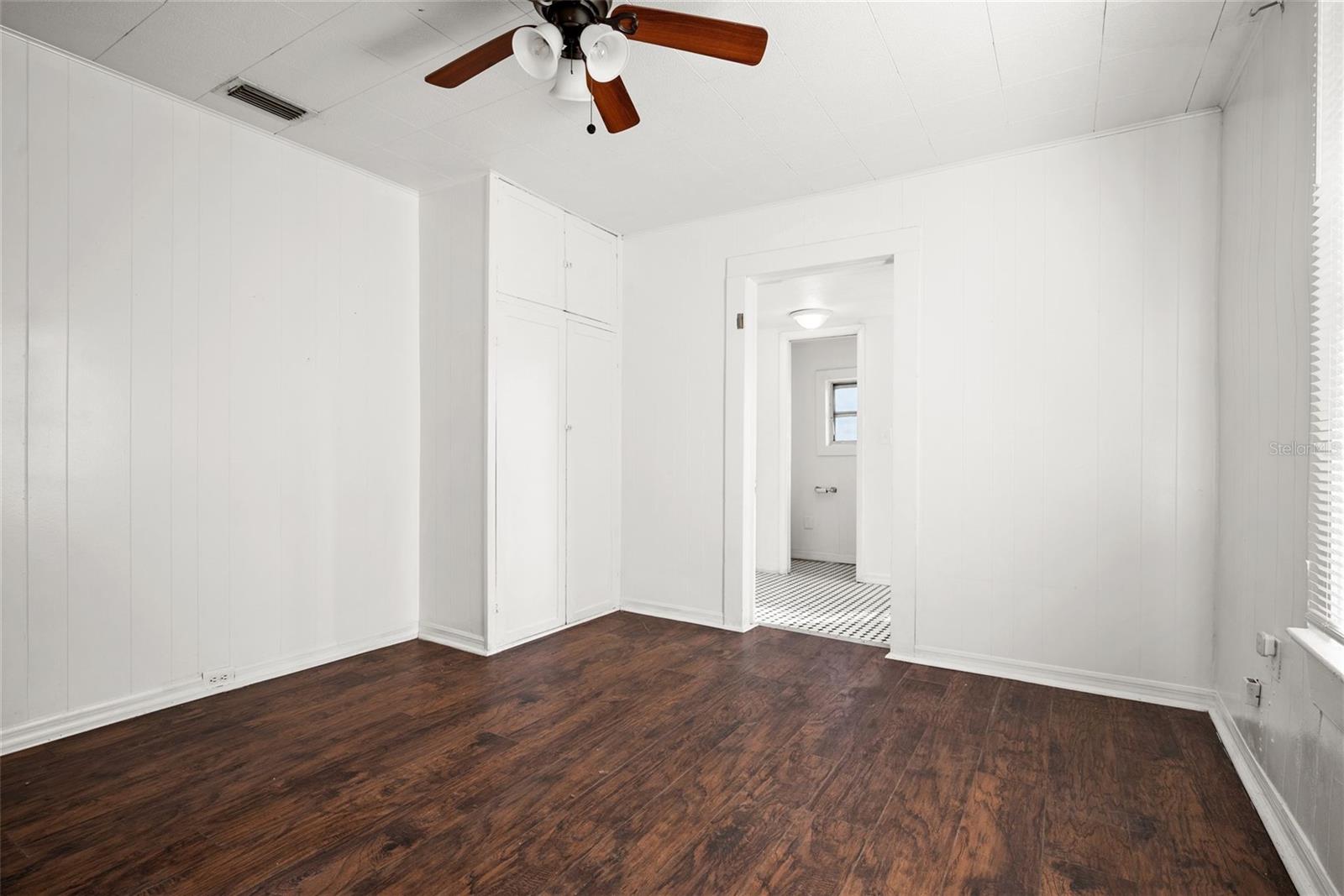 211 E CLUSTER AVE
