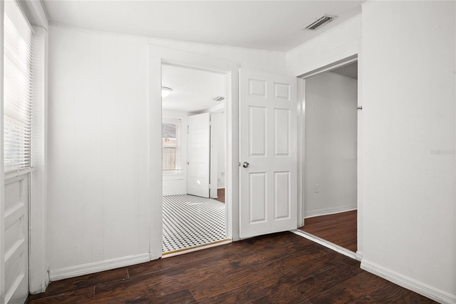 211 E CLUSTER AVE