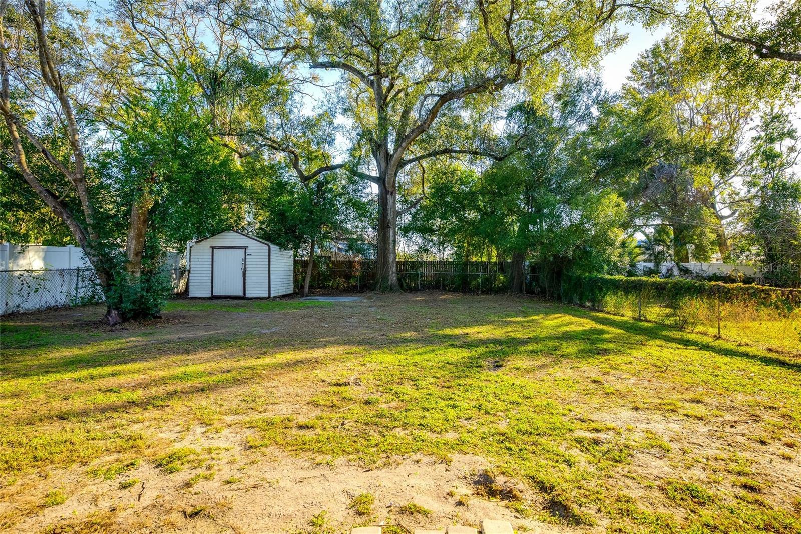 211 E CLUSTER AVE