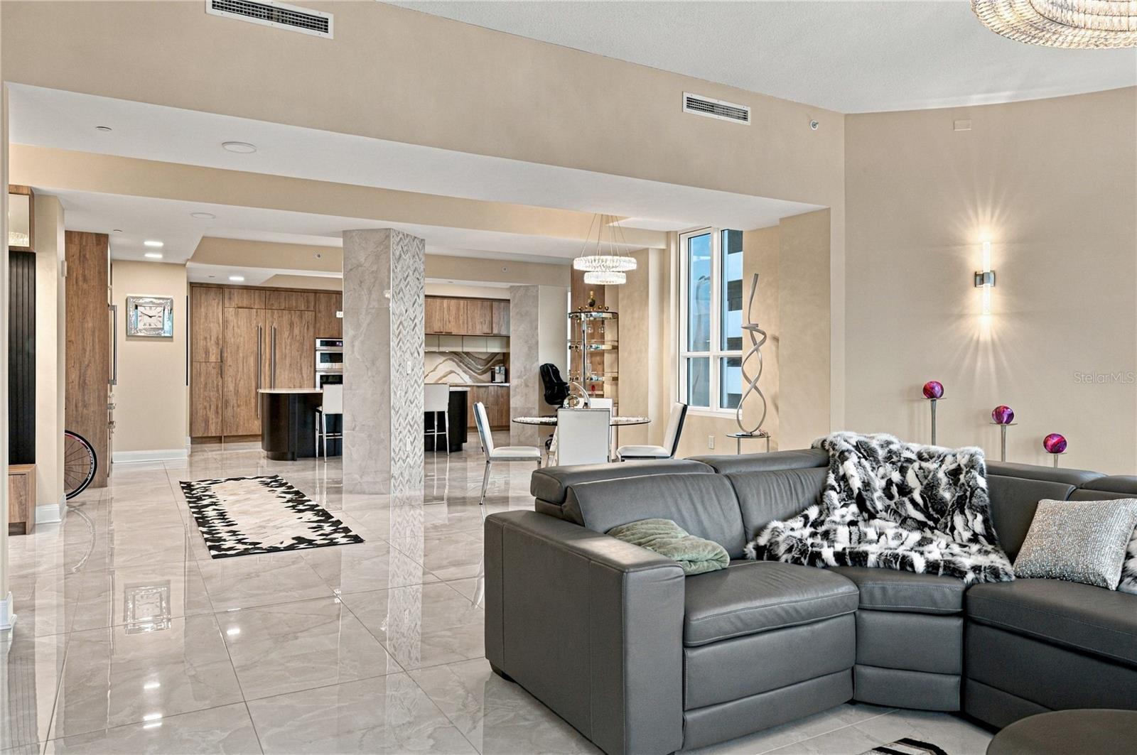 450 KNIGHTS RUN AVE #405
