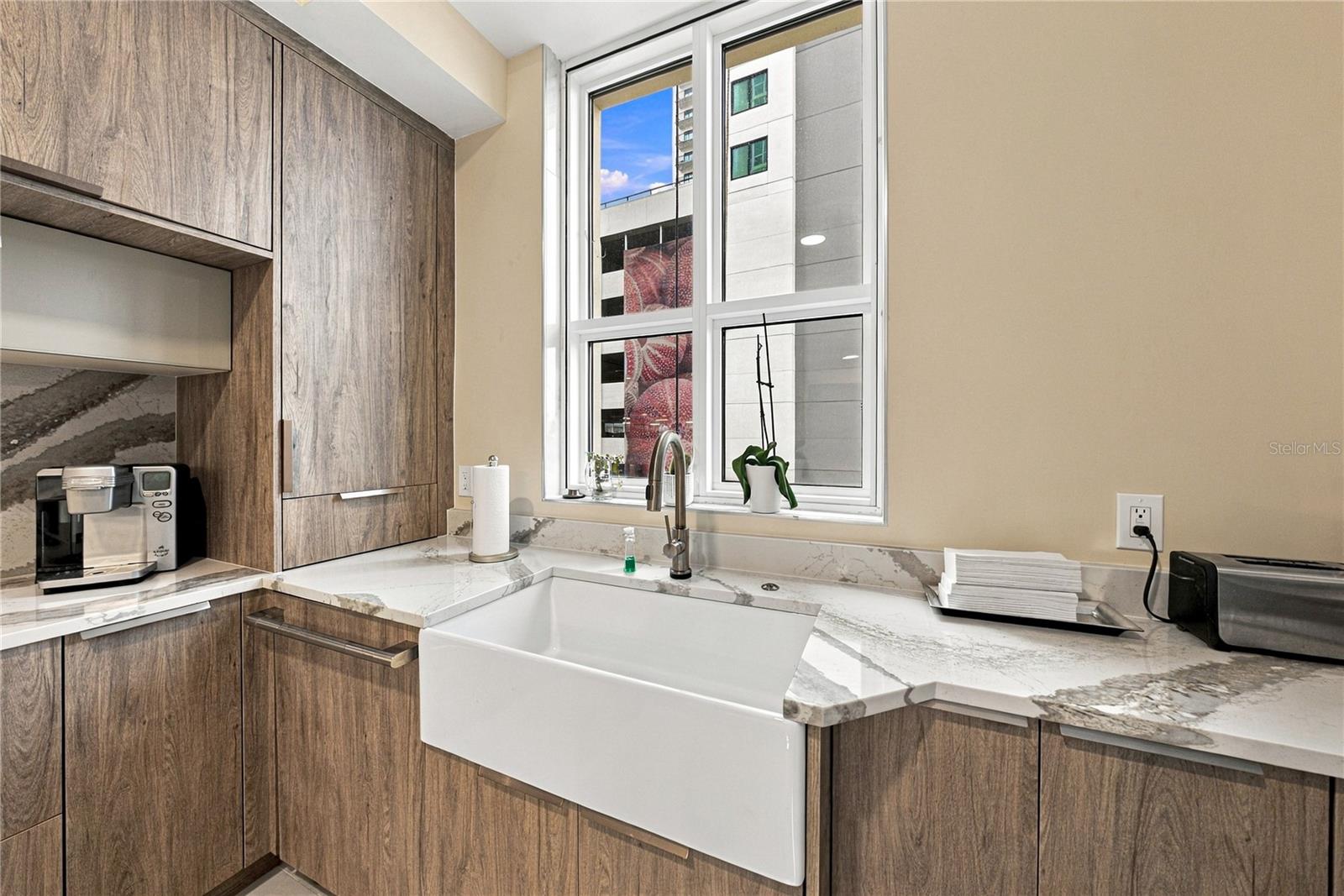 450 KNIGHTS RUN AVE #405