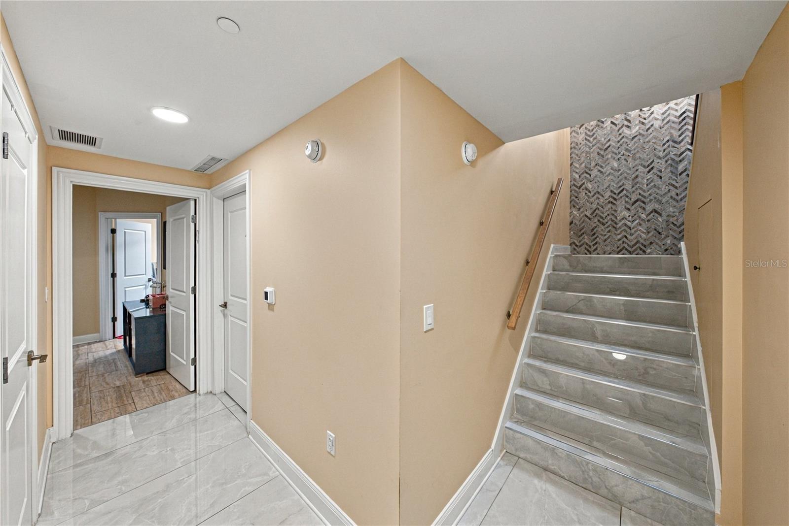 450 KNIGHTS RUN AVE #405