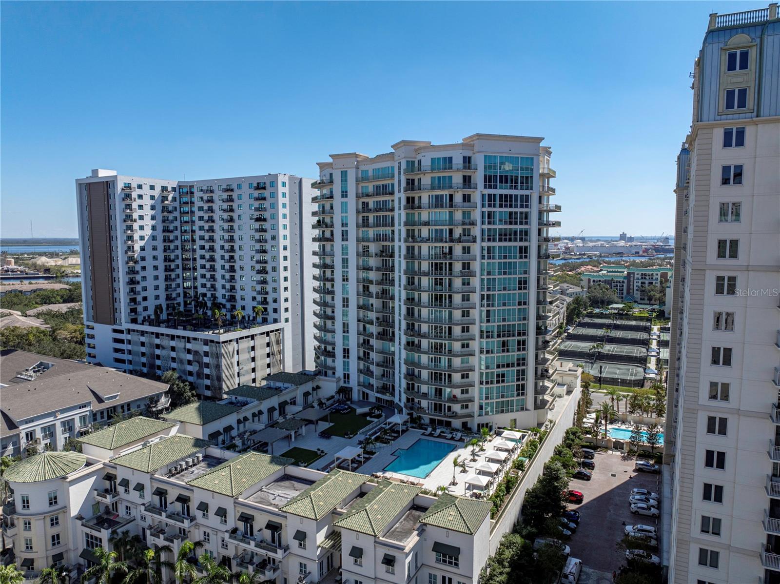 450 KNIGHTS RUN AVE #405