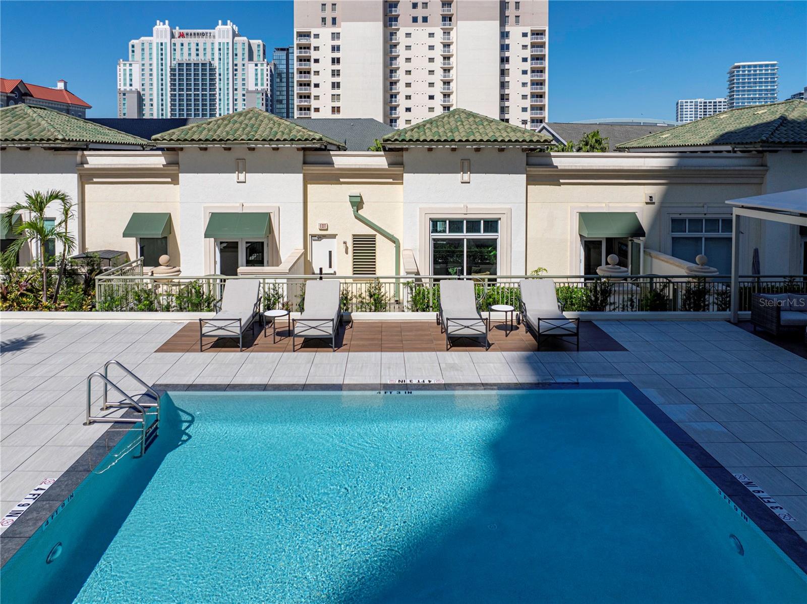 450 KNIGHTS RUN AVE #405
