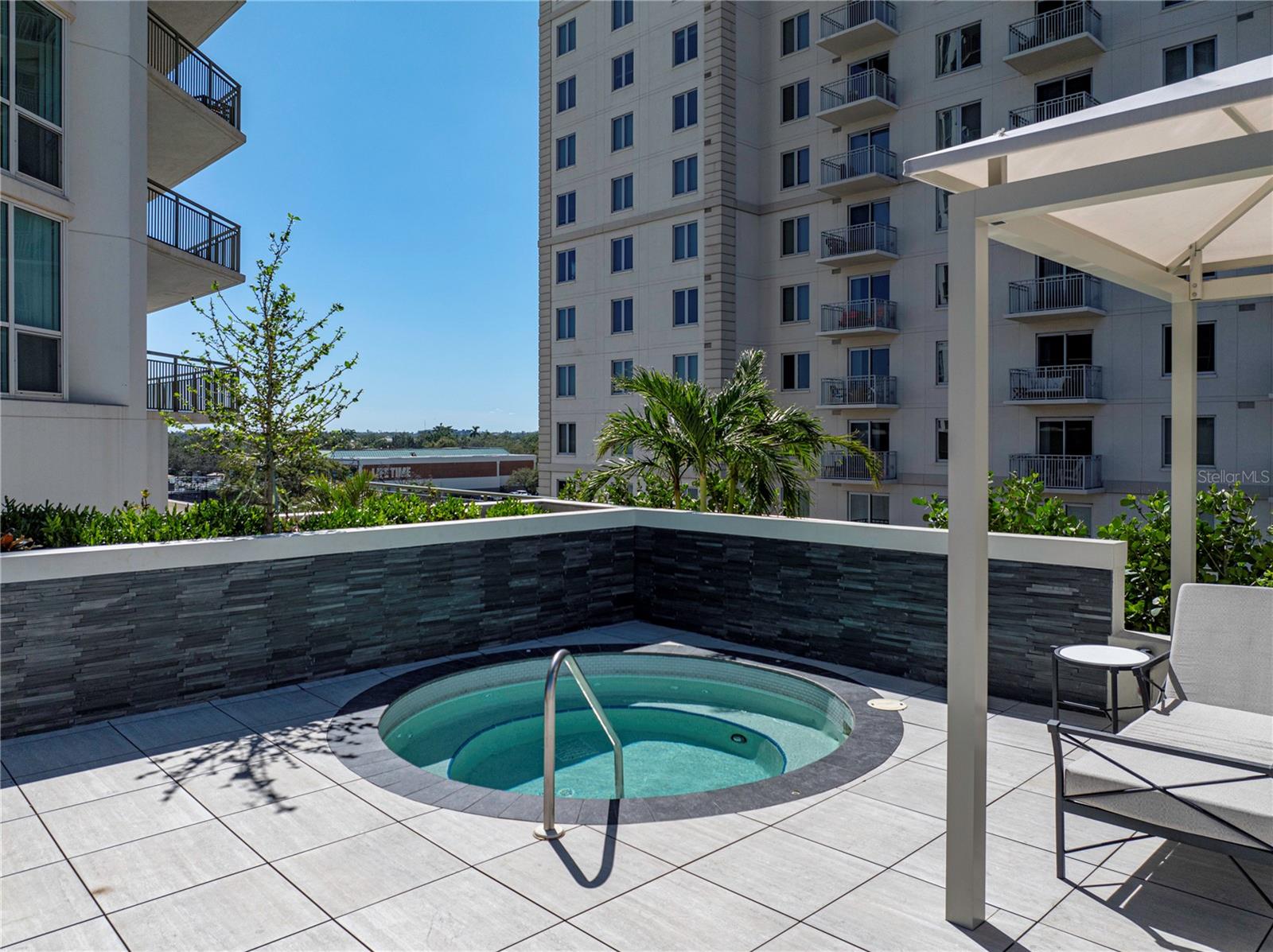 450 KNIGHTS RUN AVE #405