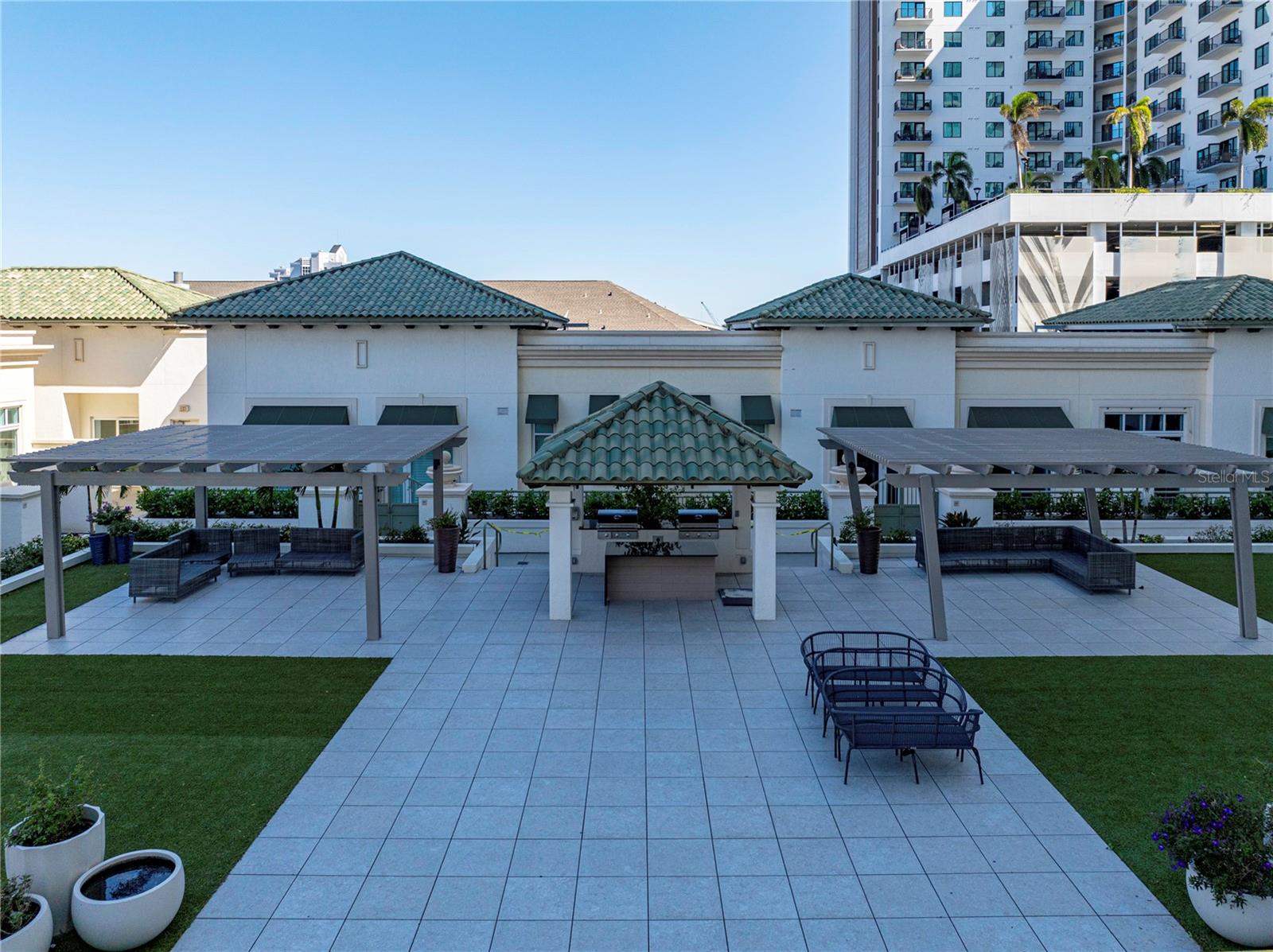 450 KNIGHTS RUN AVE #405