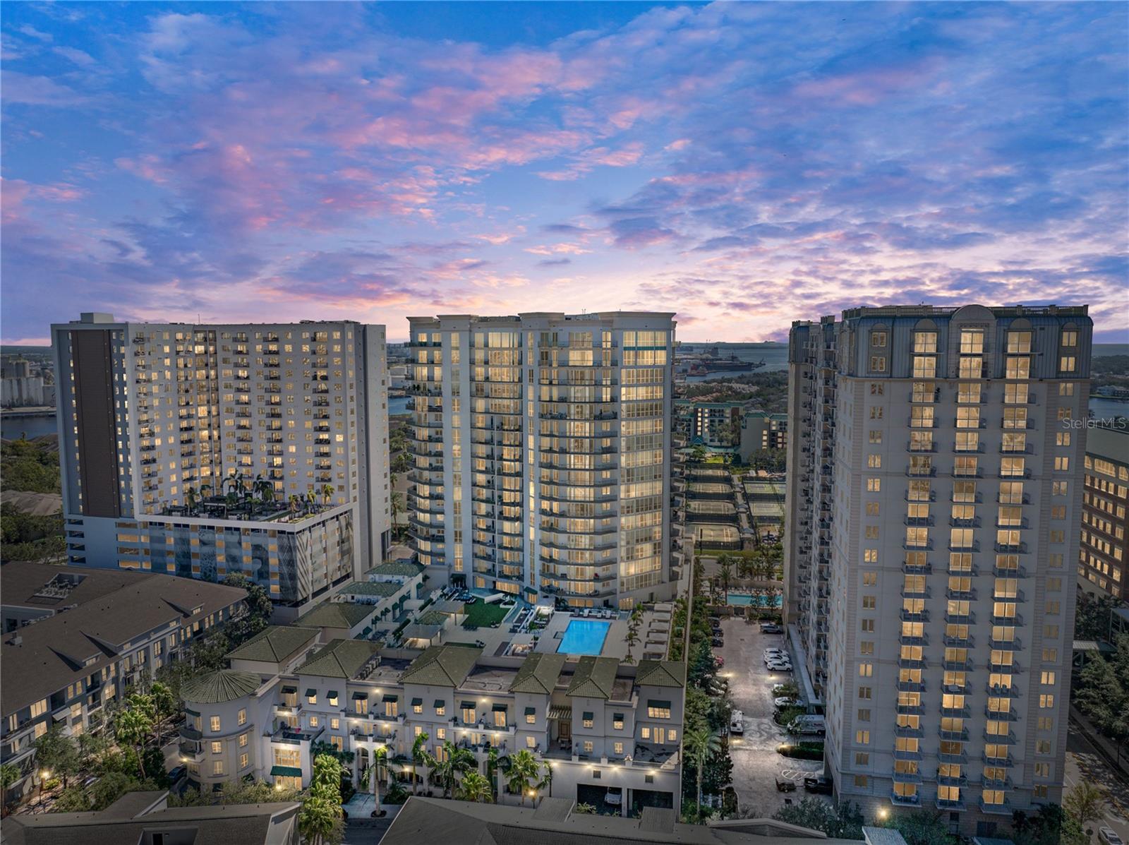 450 KNIGHTS RUN AVE #405